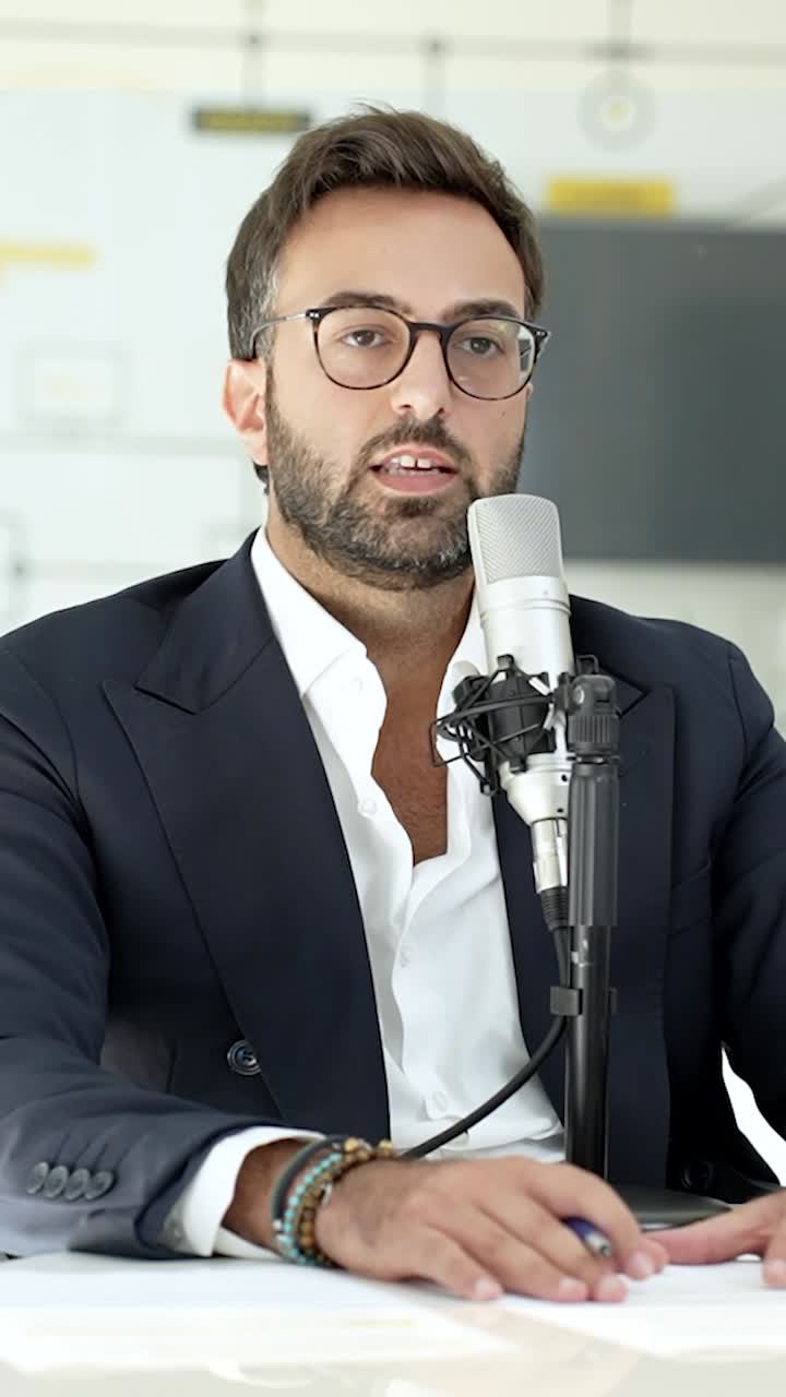 Poster LinkedIn del videopodcast Ascoltiamo il Futuro di FAAD Group